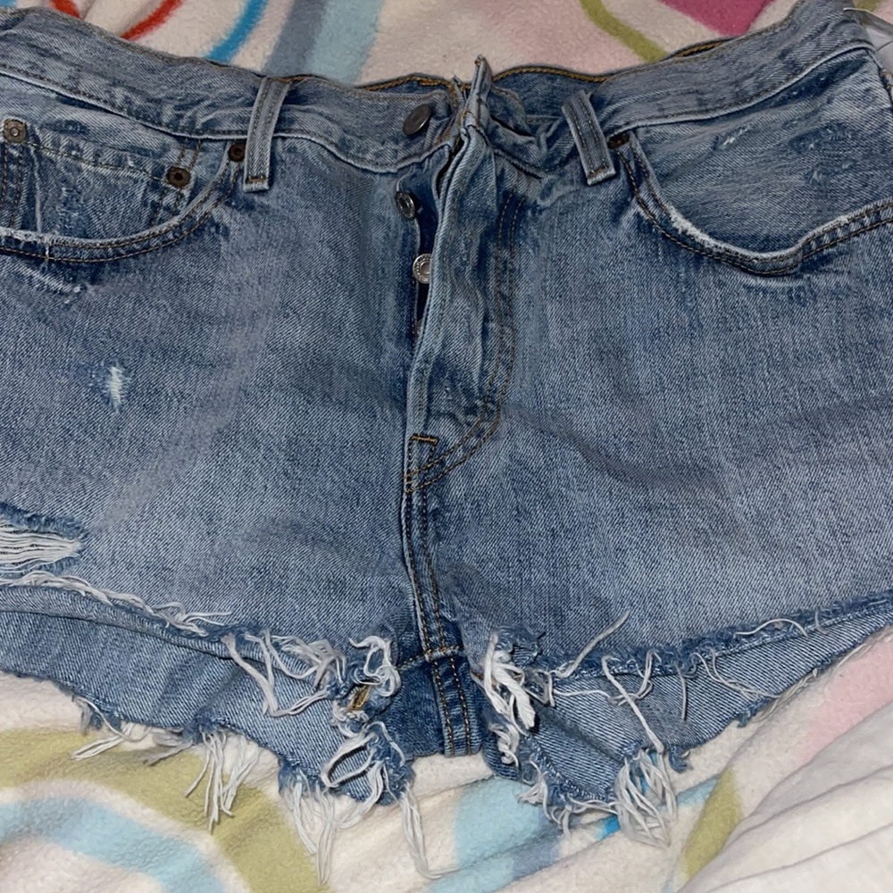 Free People // Levi’s 501 Cutoff Shorts🌛 - Picture 5 of 13